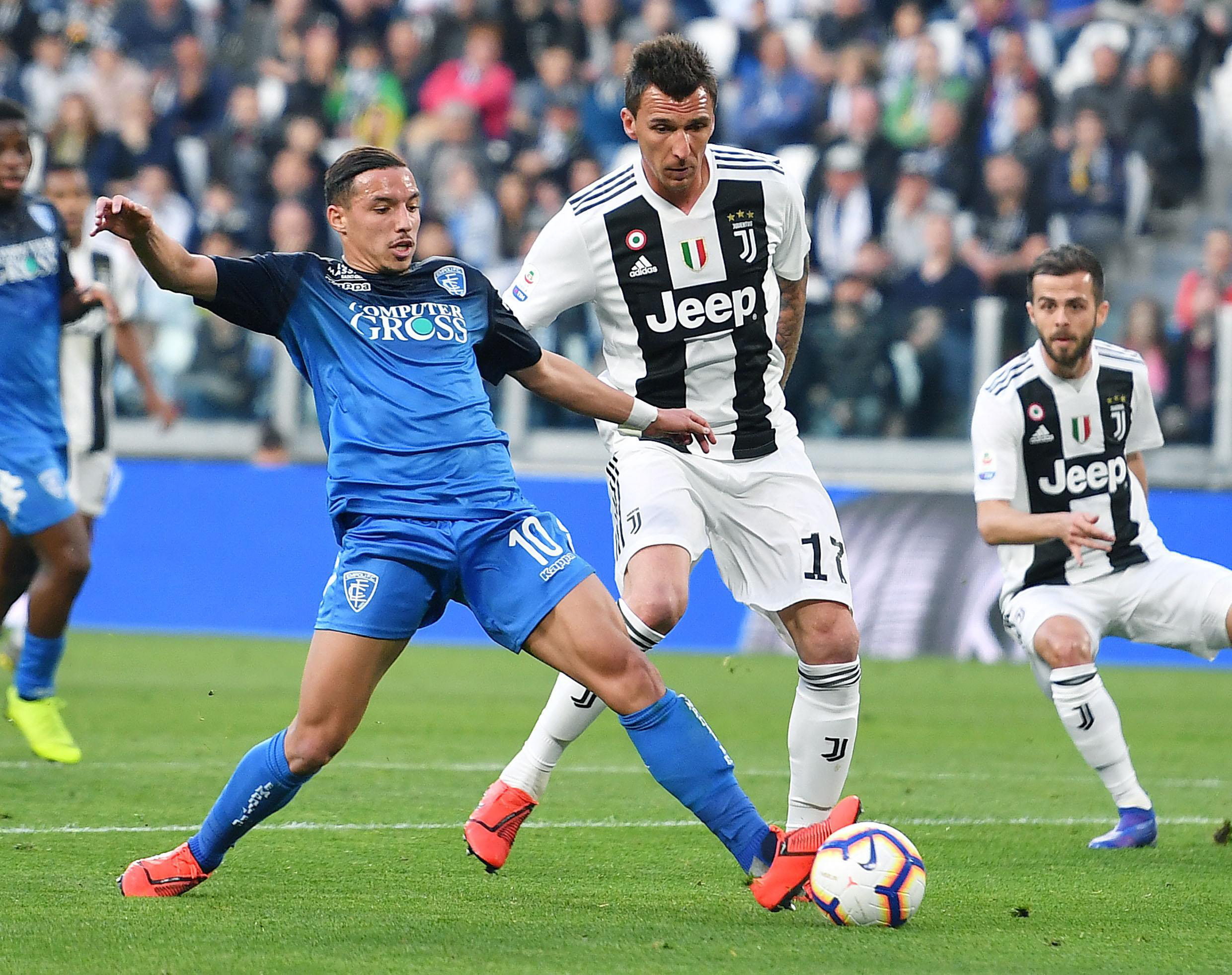 封神！62岁穆帅2射正绞杀64%控球，皇马决定欧冠生死？