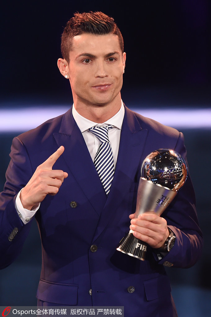 队报：里昂计划1月引进一名中卫，已经联系了切尔西的迪萨西