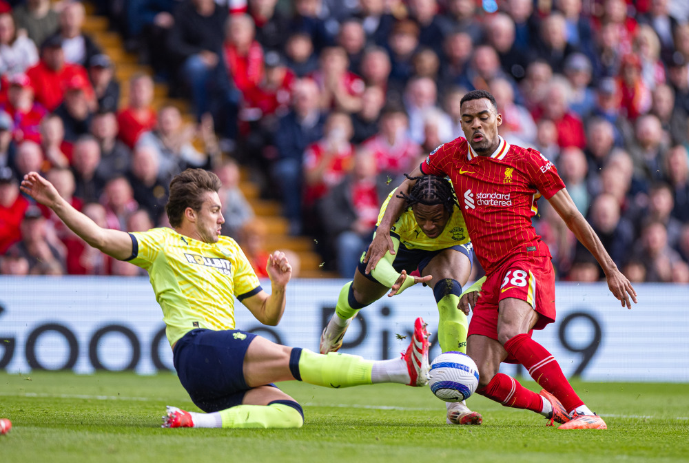 博洛尼亚vs克雷莫内塞：奥尔索利尼、胡安-米兰达首发，瓦尔迪、奥代罗出战