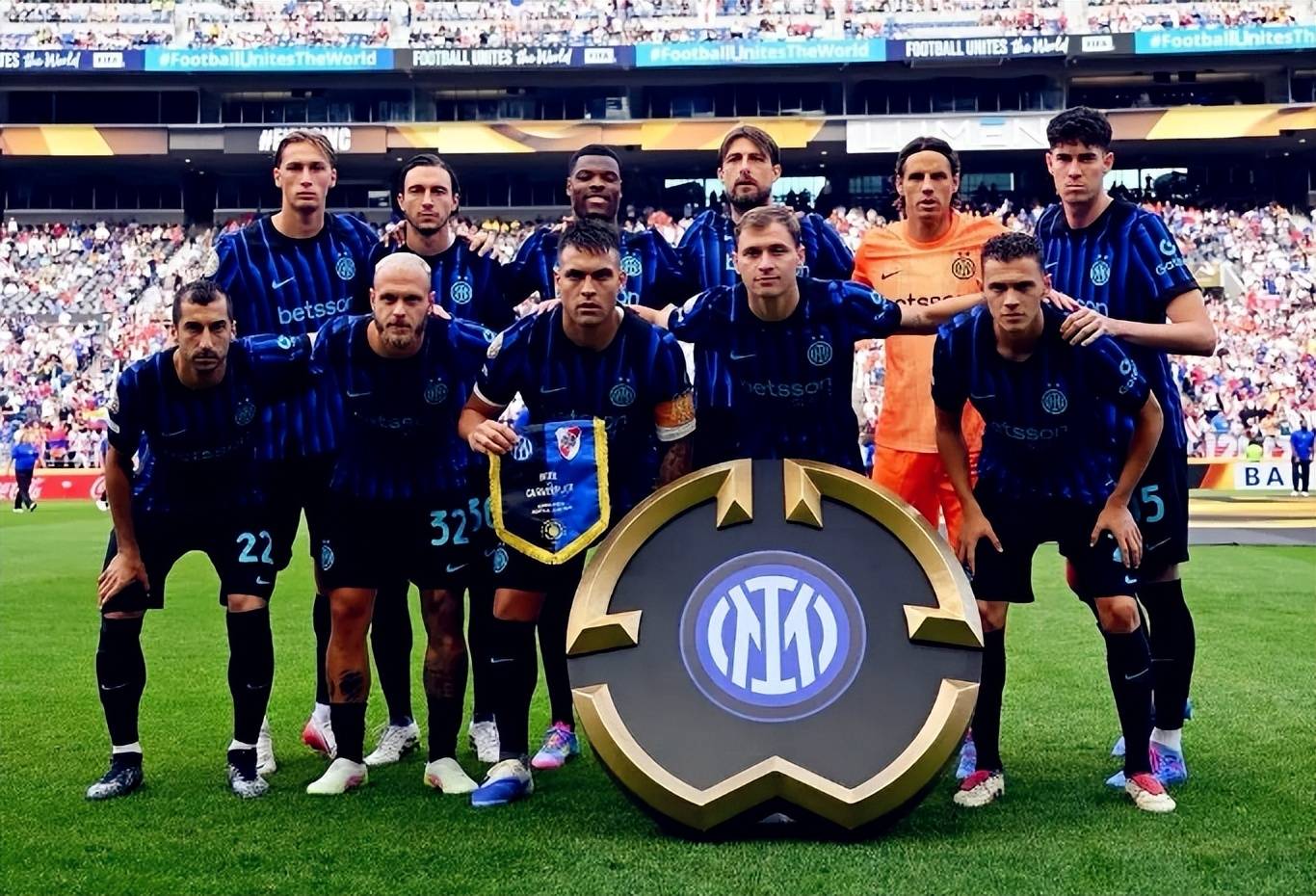 安迪·卡罗尔惊叹切赫神扑，创英格兰足球史经典瞬间