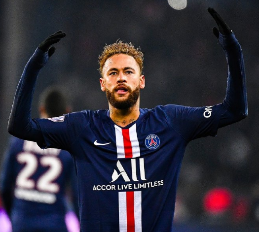 拜仁对阵圣保利全场3次射门中柱：卡尔2次、凯恩1次