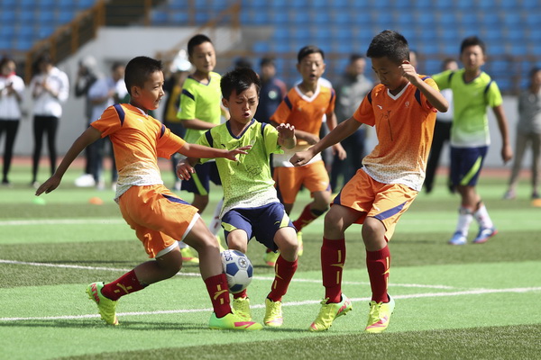 记者：曼城与赫罗纳就外租维托尔-雷斯的谈判进展越来越顺利